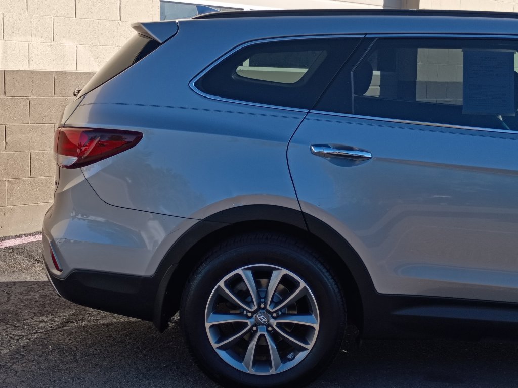 Used 2017 Hyundai Santa Fe SE w/ Cargo Package AWD/4WD image 4