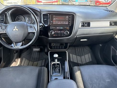 Used 2017 Mitsubishi Outlander SEL image 15