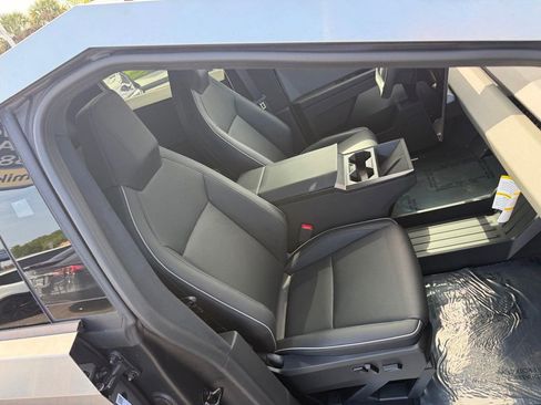 Used 2025 Tesla Cybertruck AWD Crew Cab image 30