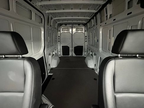 Used 2022 Mercedes-Benz Sprinter 1500 image 33