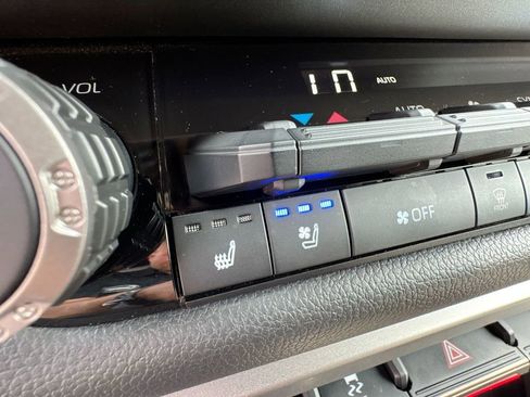 Used 2025 Toyota Tundra Limited image 37