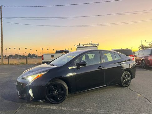 Used 2016 Toyota Prius Four Touring FWD image 2