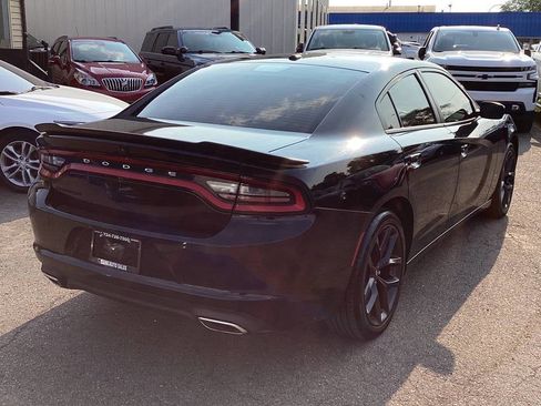 Used 2019 Dodge Charger SXT w/ Blacktop Package image 4