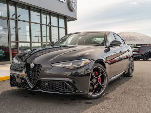 New 2025 Alfa Romeo Giulia w/ Veloce Package Rwd image 2