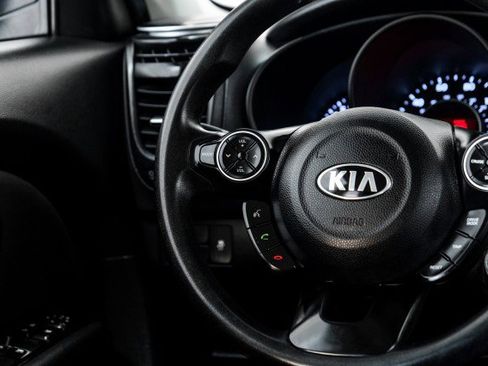 Used 2017 Kia Soul + image 14