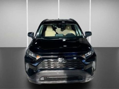 Used 2021 Toyota RAV4 LE image 2