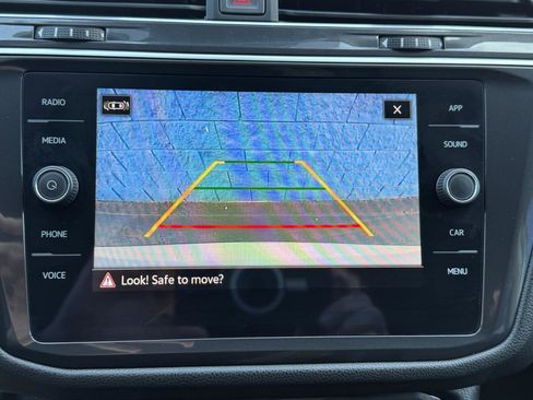 Used 2024 Volkswagen Tiguan SE image 9