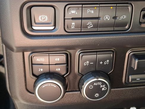 Used 2021 Chevrolet Tahoe Z71 w/ Z71 Signature Package AWD/4WD image 27