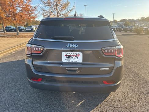 Used 2019 Jeep Compass Latitude image 4