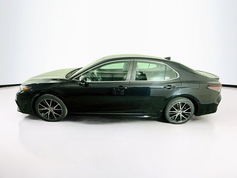 Used 2024 Toyota Camry SE FWD image 4