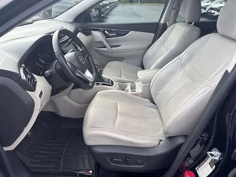 Used 2017 Nissan Rogue Sport SL w/ SL Premium Package AWD/4WD image 8