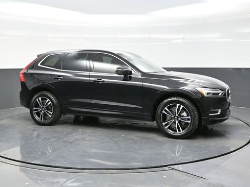 Used 2020 Volvo XC60 T8 Momentum image 8