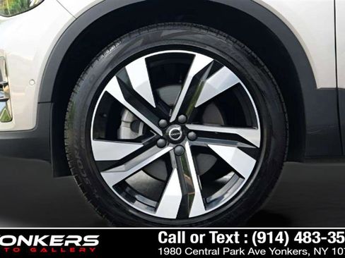 Used 2023 Volvo XC40 B5 Ultimate w/ Protection Package Premier image 45