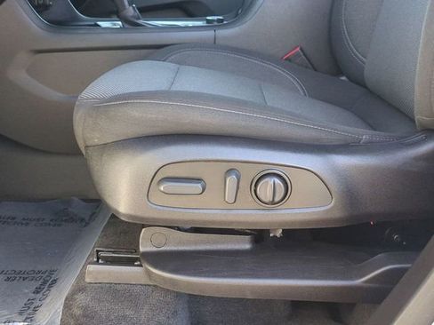Used 2023 Chevrolet Traverse LT FWD image 22