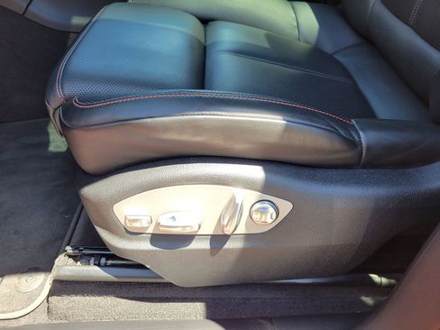 Certified 2023 Porsche Macan AWD/4WD image 25