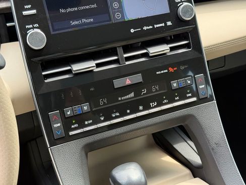 Used 2020 Toyota Avalon Limited w/ Advanced Safety Package FWD image 32
