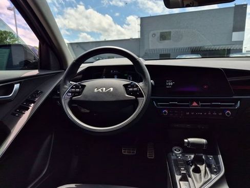 Used 2024 Kia Niro EX Touring FWD image 13