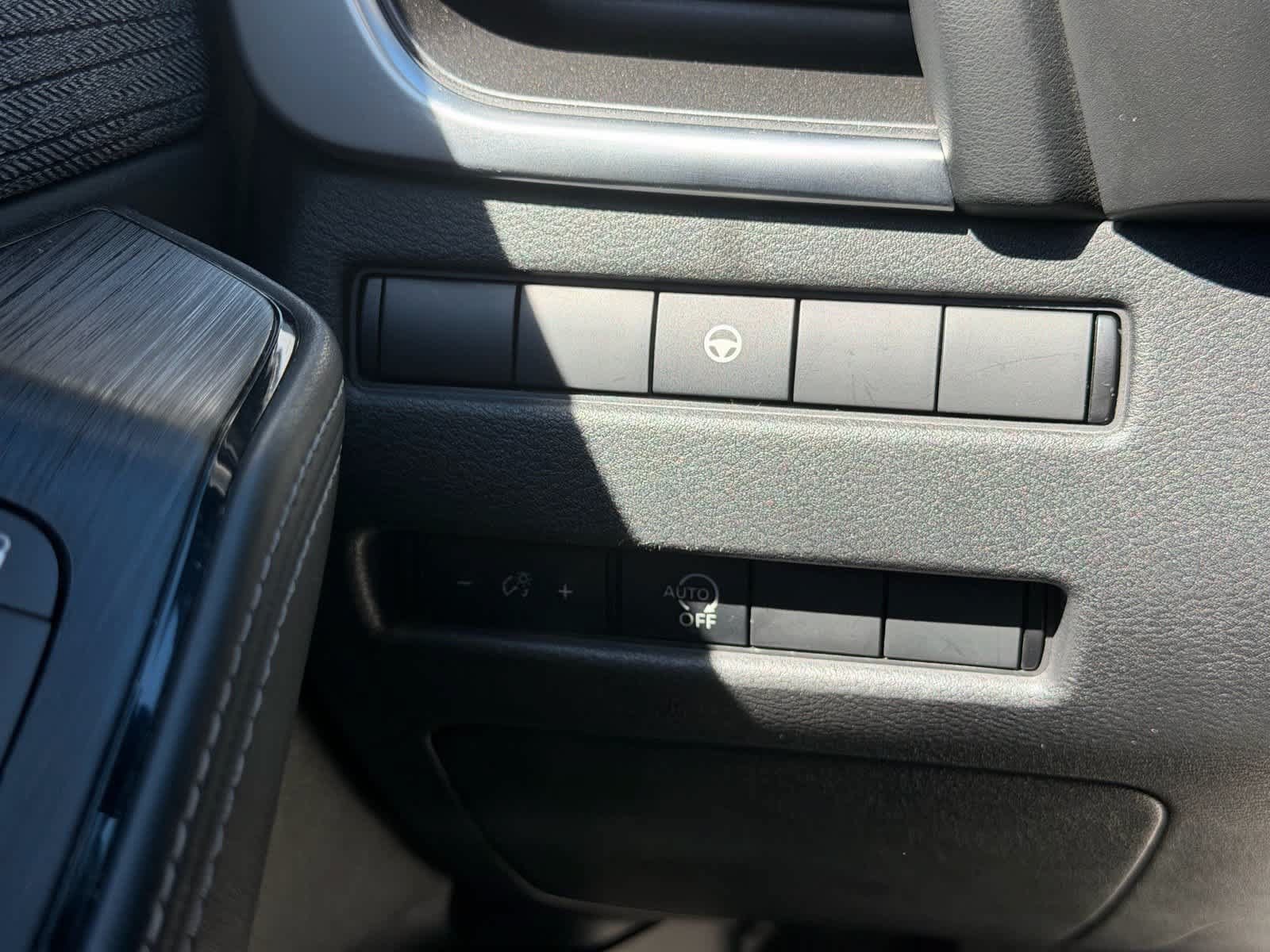 Certified 2023 Nissan Rogue SV FWD image 16