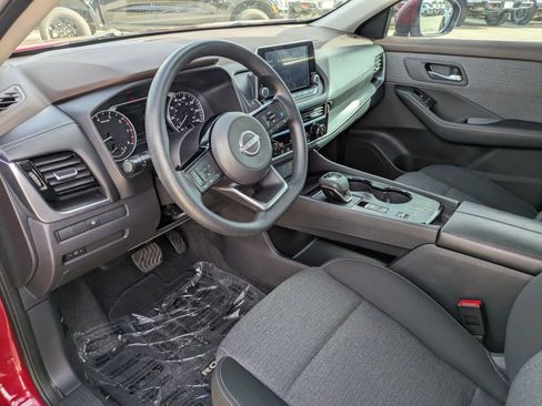 Used 2023 Nissan Rogue SV image 9