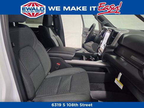 New 2026 RAM 1500 4x4 Crew Cab image 11