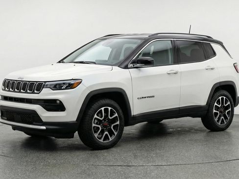 Used 2025 Jeep Compass Trailhawk AWD/4WD image 3