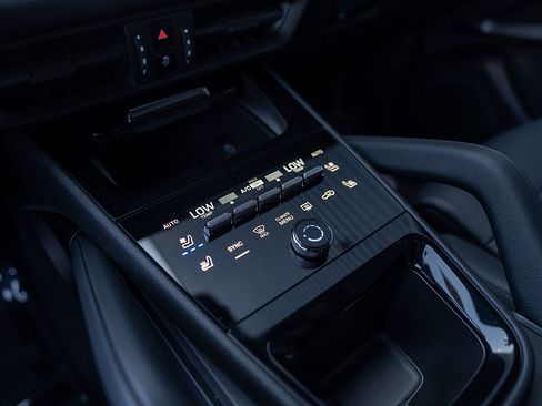 Certified 2026 Porsche Cayenne Coupe AWD/4WD image 32