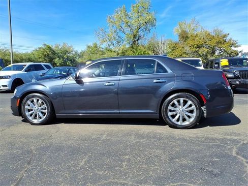 Certified 2019 Chrysler 300 Limited image 6