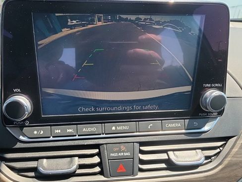 Used 2025 Nissan Altima 2.5 SV FWD image 14