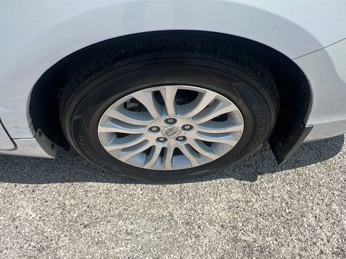 Used 2013 Toyota Sienna XLE w/ Premium Pkg FWD image 30