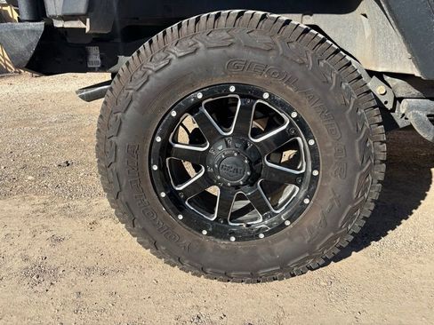 Used 2016 Jeep Wrangler Unlimited Rubicon w/ Connectivity Group image 9