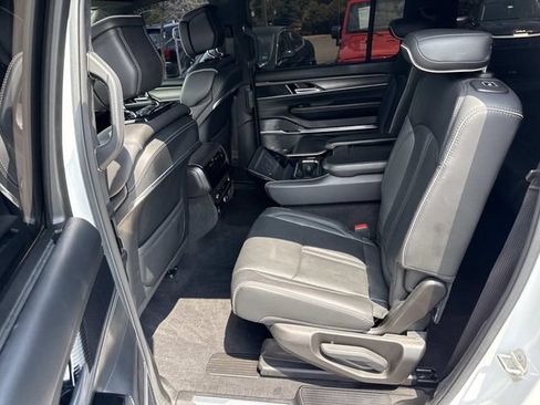 Used 2023 Jeep Grand Wagoneer Series II AWD/4WD image 17