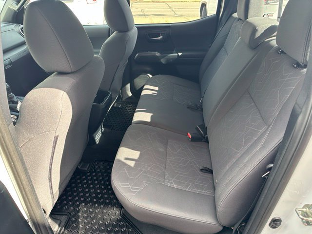 Used 2016 Toyota Tacoma TRD Sport AWD/4WD image 18