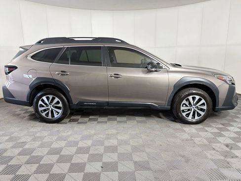 Used 2024 Subaru Outback Premium image 8