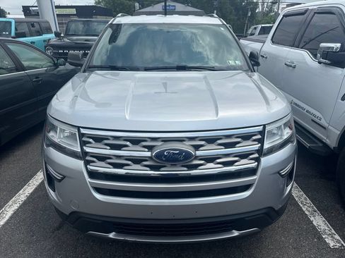 Used 2018 Ford Explorer XLT AWD/4WD image 2