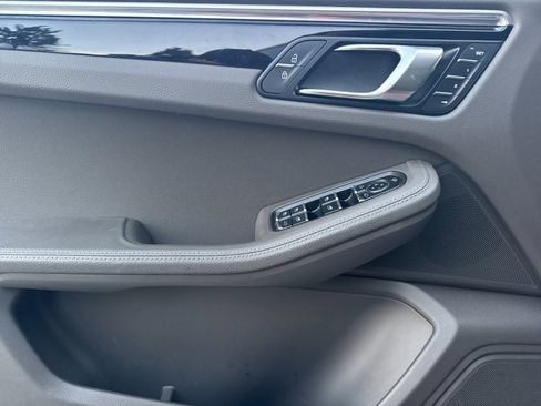 Used 2023 Porsche Macan S image 12