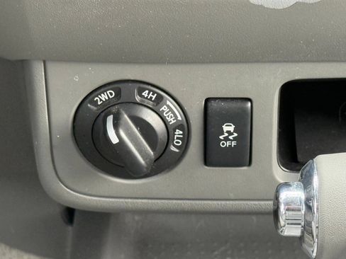 Used 2018 Nissan Frontier SV AWD/4WD image 3