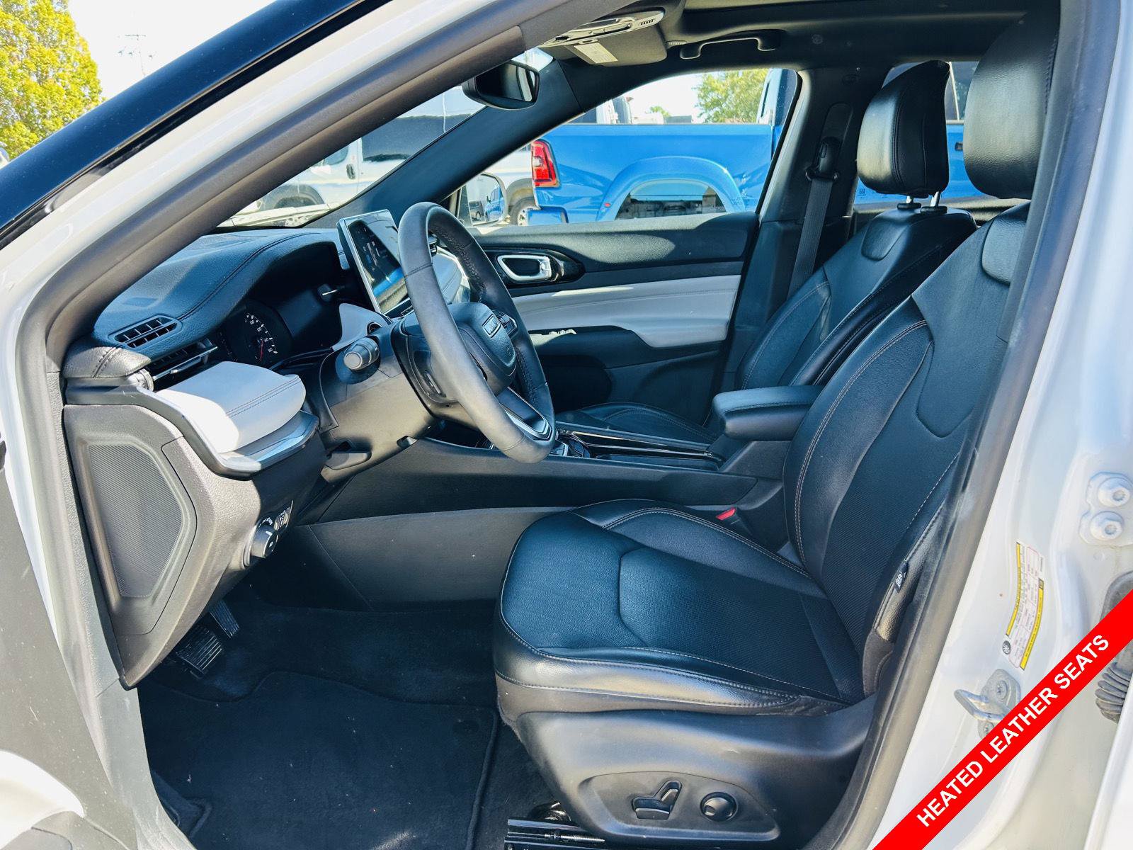 Used 2023 Jeep Compass Limited w/ Sun and Sound Group AWD/4WD image 3