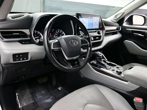 Used 2022 Toyota Highlander Limited AWD/4WD image 14