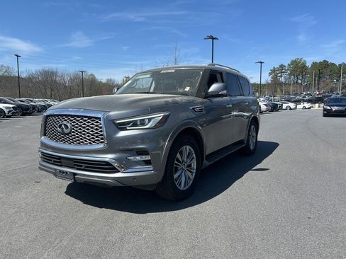 Used 2019 INFINITI QX80 Luxe w/ All-Season Package image 3