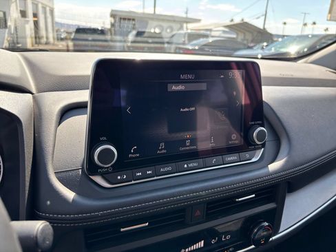 Used 2025 Nissan Rogue SV FWD image 20