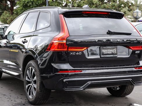 Used 2025 Volvo XC60 B5 Plus image 11
