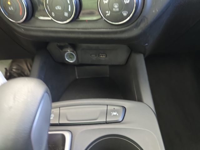 Used 2025 Chevrolet Trax LS FWD image 21