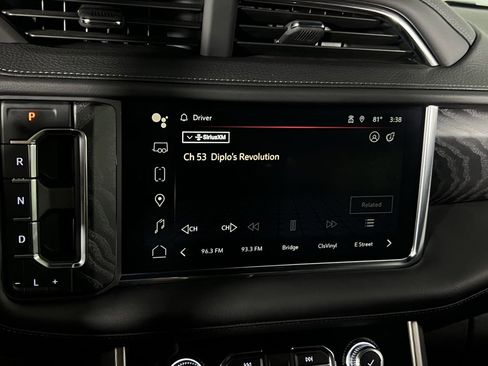 Used 2024 GMC Yukon XL Denali image 16