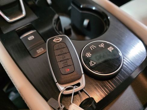 Used 2023 Nissan Rogue SL w/ SL Premium Package image 22