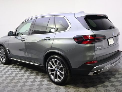 Used 2025 BMW X5 xDrive50e image 3