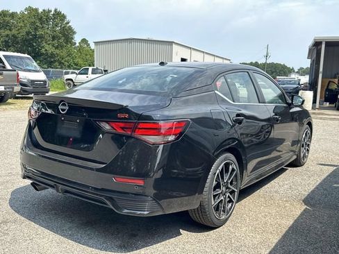 Used 2025 Nissan Sentra SR FWD image 12