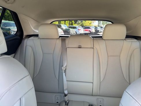 Used 2022 Buick Envision Essence w/ Safety Package image 27