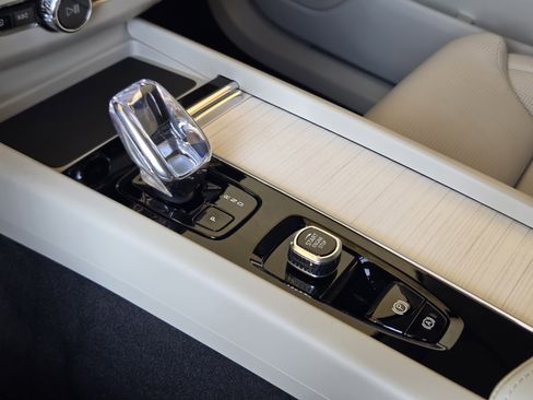 New 2026 Volvo XC60 T8 Ultra w/ Protection Package Premier image 22