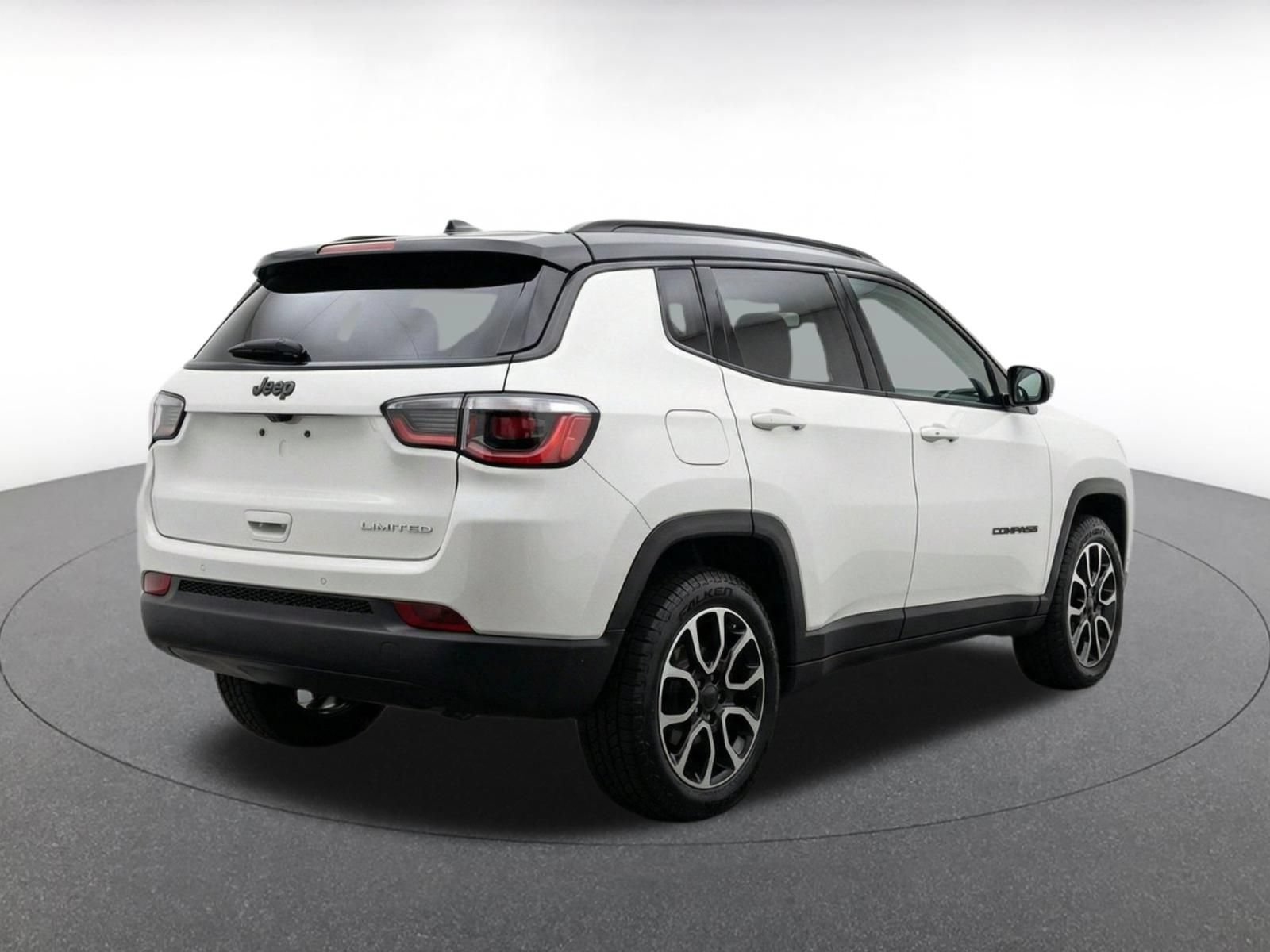 Used 2025 Jeep Compass Trailhawk AWD/4WD image 10
