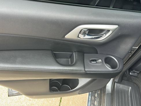 Used 2018 Nissan Pathfinder Platinum AWD/4WD image 29